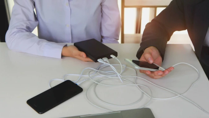 Las powerbanks promocionales impresas con el logotipo de la empresa como solución promocional moderna