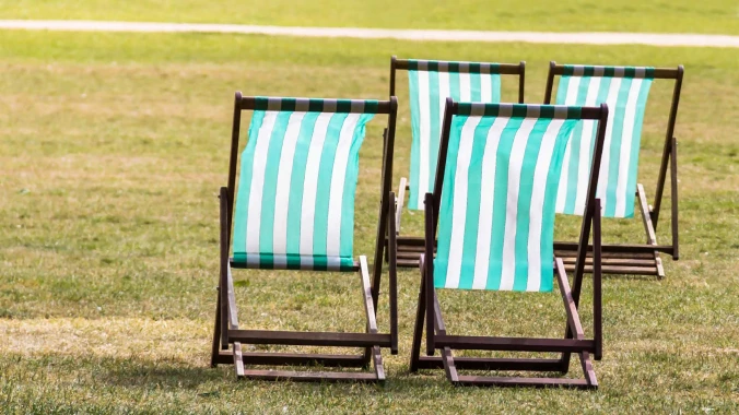 ¿Por qué las tumbonas promocionales son el gadget perfecto para eventos y promociones al aire libre?