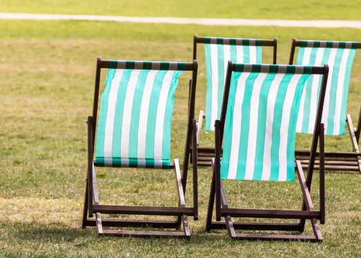 ¿Por qué las tumbonas promocionales son el gadget perfecto para eventos y promociones al aire libre?