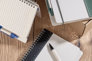Cuaderno con renglón y bolígrafo REGALI - Azul marino