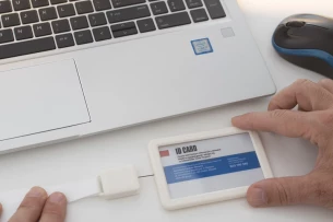 Estuche para tarjetas de identificación BINO - BLANCO