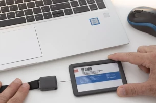 Funda para tarjeta de identificación BINO - NEGRO